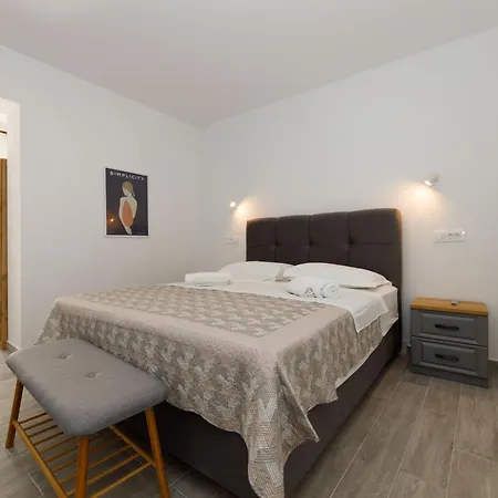 Διαμέρισμα Apartman Maro *